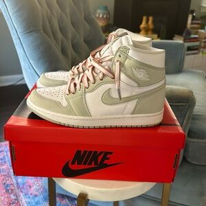 COPY - NIKE Women’s Air Jordan 1 High OG SEAFOAM/WHITE USA WOMEN’S SIZE 7 *WORN…